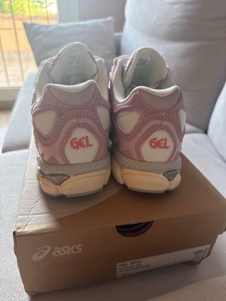 Asics Gel NYC Rosa y Blanco