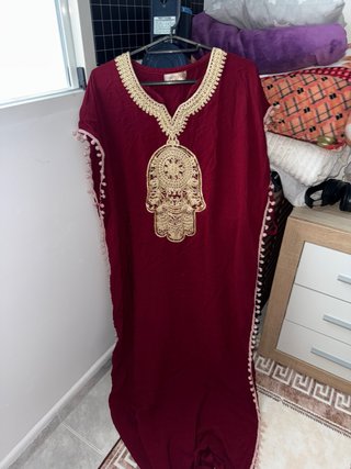 Caftán Hamsa Bordado Borgoña