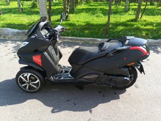 Triciclo Peugeot Metrópolis 400
