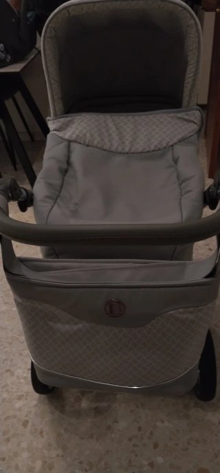 Conjunto cochecito bebé como nuevo