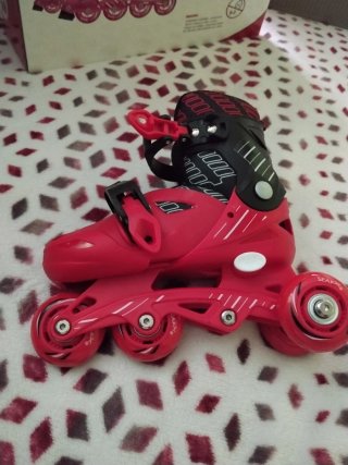 Patines en línea rojos y negros