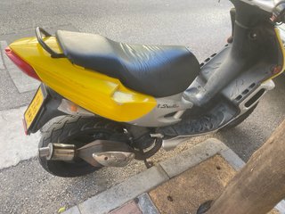 Peugeot Speedfight 2 Scooter Amarillo/Plata