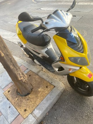 Peugeot Speedfight 2 Scooter Amarillo/Plata