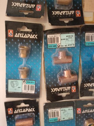 Lote de accesorios de fontanería