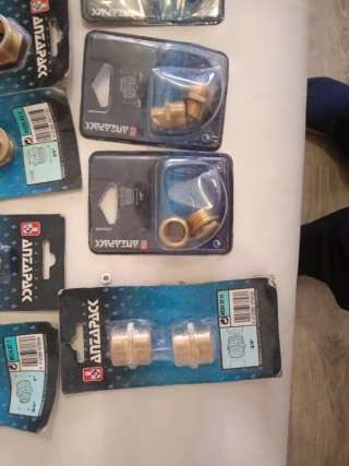 Lote de accesorios de fontanería