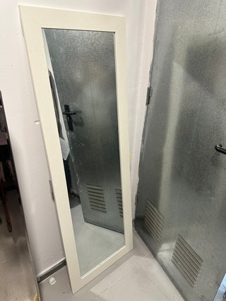Espejo de pared blanco