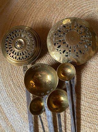 Conjunto bronce calentador cama y cazos