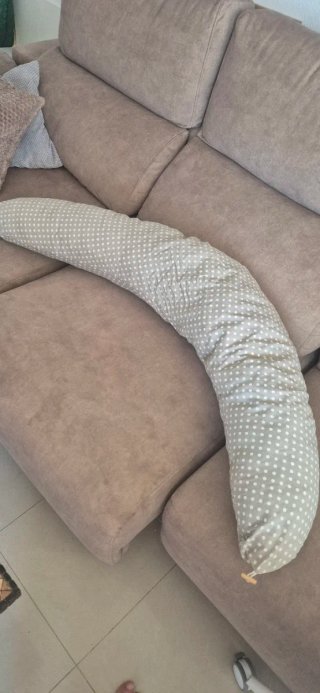 Almohada de lactancia gris lunares