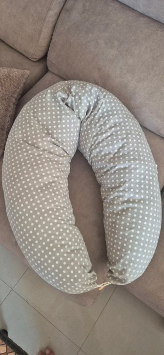 Almohada de lactancia gris lunares