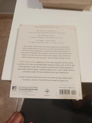 The Rose that Grew from Concrete, libro tupac