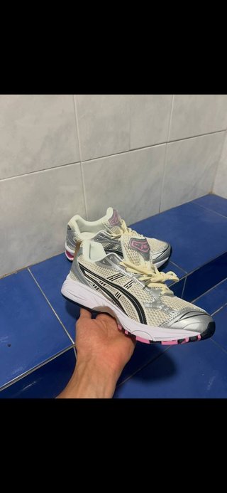 Asics Gel-Kayano 14 Talla 43.5 Plata Blanco
