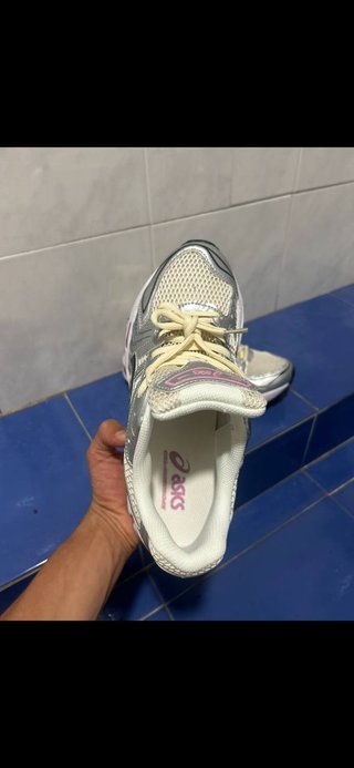 Asics Gel-Kayano 14 Talla 43.5 Plata Blanco