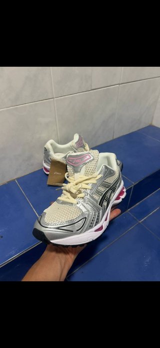 Asics Gel-Kayano 14 Talla 43.5 Plata Blanco