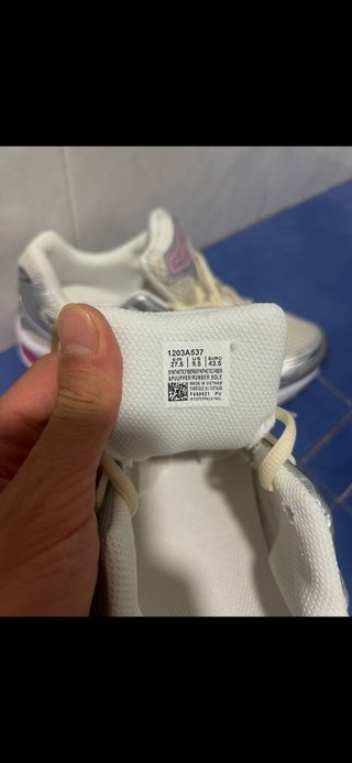Asics Gel-Kayano 14 Talla 43.5 Plata Blanco