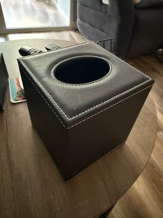 Porta pañuelos de cuero sintético negro