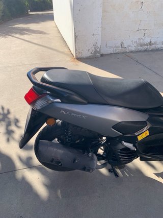 Yamaha NMAX 125 Maxi Scooter Gris/Negro