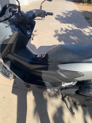 Yamaha NMAX 125 Maxi Scooter Gris/Negro