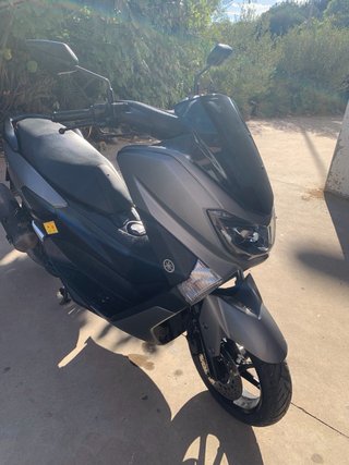 Yamaha NMAX 125 Maxi Scooter Gris/Negro