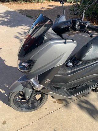 Yamaha NMAX 125 Maxi Scooter Gris/Negro