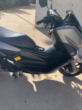 Yamaha NMAX 125 Maxi Scooter Gris/Negro
