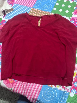 Blusa roja elegante