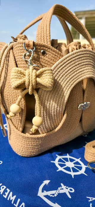 Bolso de mano de cordón hecho a mano