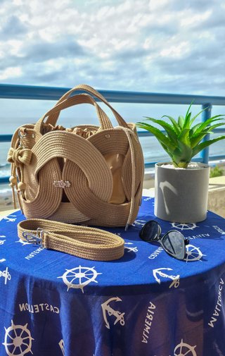 Bolso de mano de cordón hecho a mano