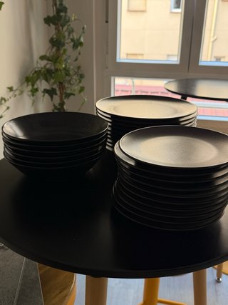 Juego Vajilla Cerámica Negra Mate IKEA FÄRGKLAR
