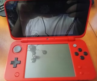 Nintendo 2DS XL Edición Pokeball