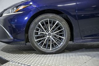 Lexus ES   2.5 300h Premium