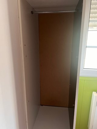 Armario blanco de madera