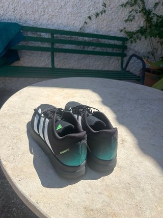 Zapatillas Adidas Negras y Turquesa