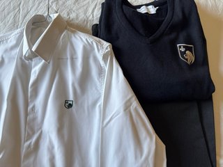 Conjunto uniforme Trinity College chico