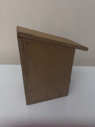 Casita para pájaros de madera