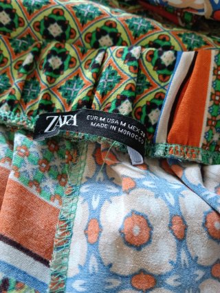 Conjunto Pantalón ancho estampado y blusa de  Zara