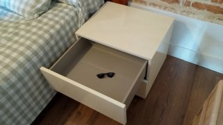 2 X Mesitas de noche cajoneras beige