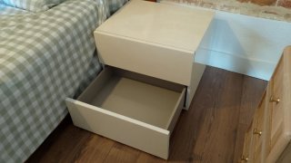 2 X Mesitas de noche cajoneras beige