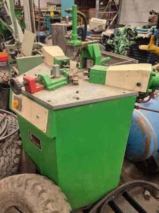 MAQUINA DE CORTE DE ALUMINIO