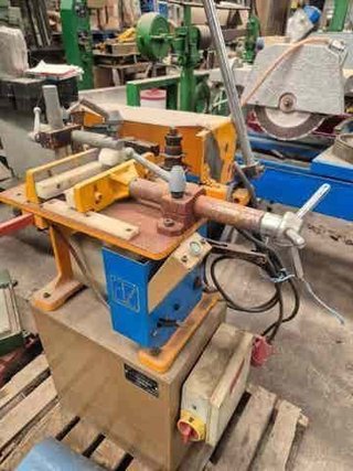 MAQUINA DE CORTE DE ALUMINIO