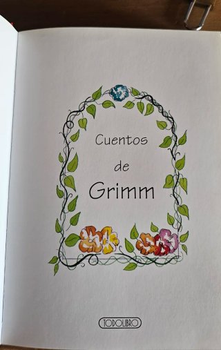 Libro con varios cuentos Hermanos Grimm