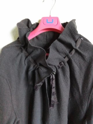 Chaqueta "Adolfo Dominguez", tono morado oscuro.
