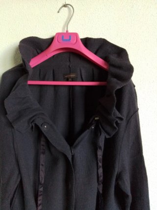 Chaqueta "Adolfo Dominguez", tono morado oscuro.
