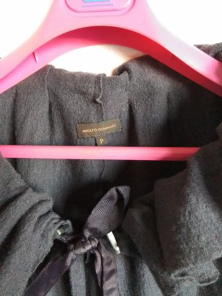 Chaqueta "Adolfo Dominguez", tono morado oscuro.