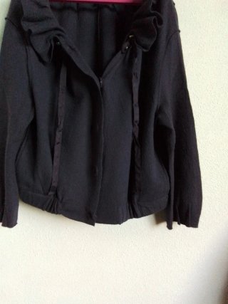 Chaqueta "Adolfo Dominguez", tono morado oscuro.