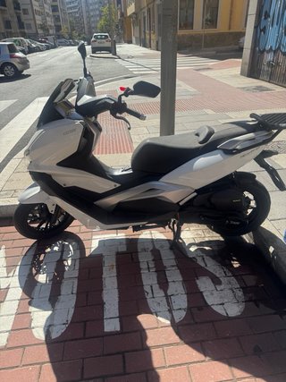 Keeway Scooter Blanca