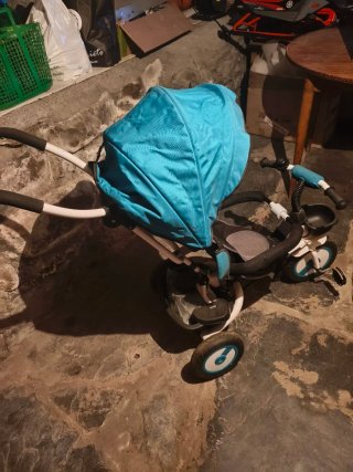 Triciclo con capota y manillar desmontable