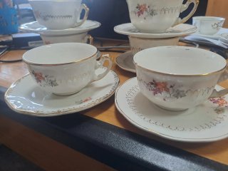 Juego de tazas de té antiguas