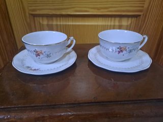 Juego de tazas de té antiguas