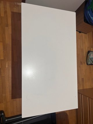 Mesa de escritorio blanca