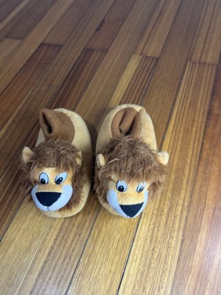 Zapatillas de casa de león para bebé 28